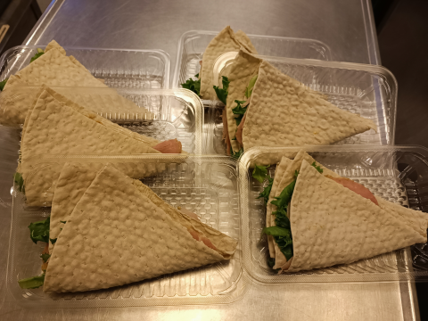 Bild på Julstut (tunnbrödmacka med julskinka)